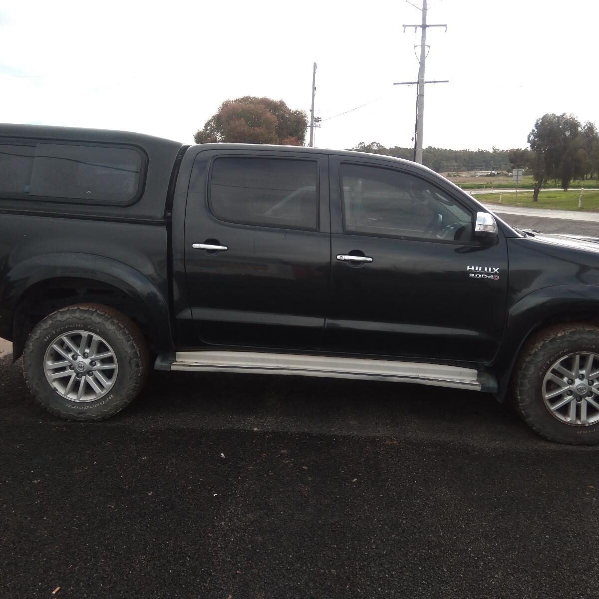 2013 TOYOTA HILUX RIGHT REAR DOOR SLIDING