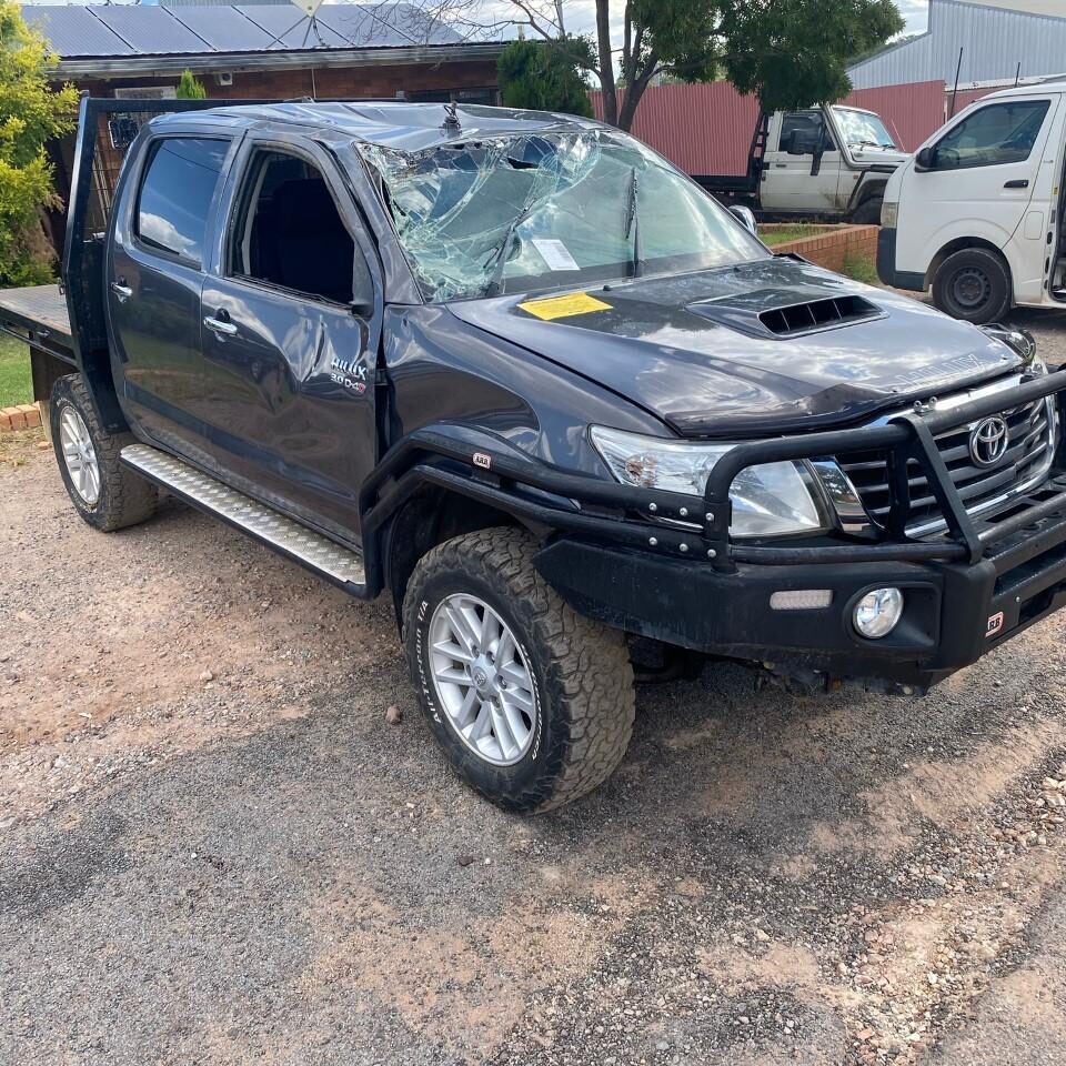 2015 TOYOTA HILUX LEFT REAR DOOR WINDOW