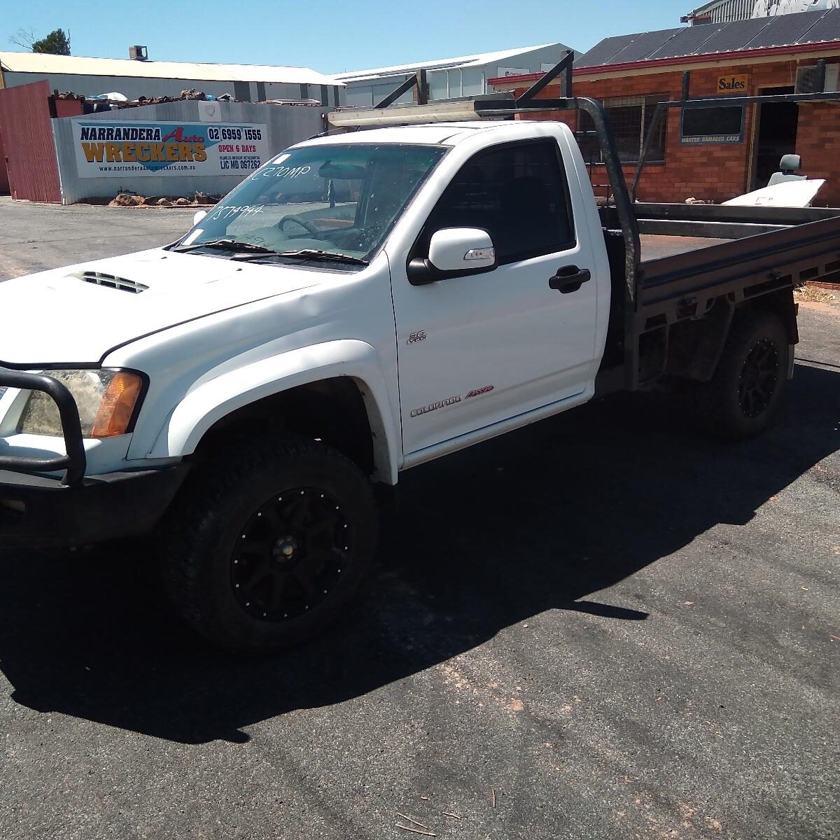 2011 HOLDEN COLORADO LEFT FRONT HUB ASSEMBLY