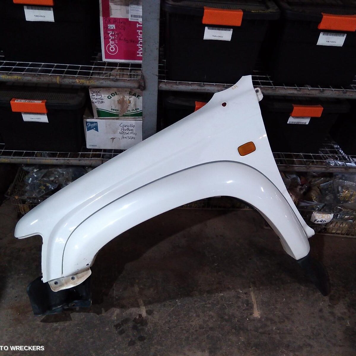 2004 TOYOTA HILUX Left Guard