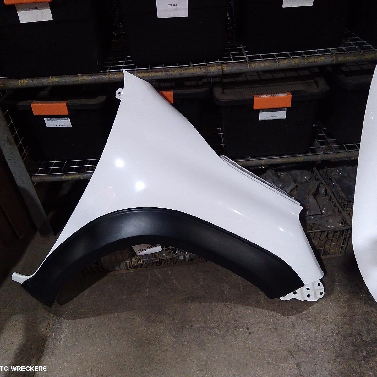 2017 TOYOTA HILUX Right Guard
