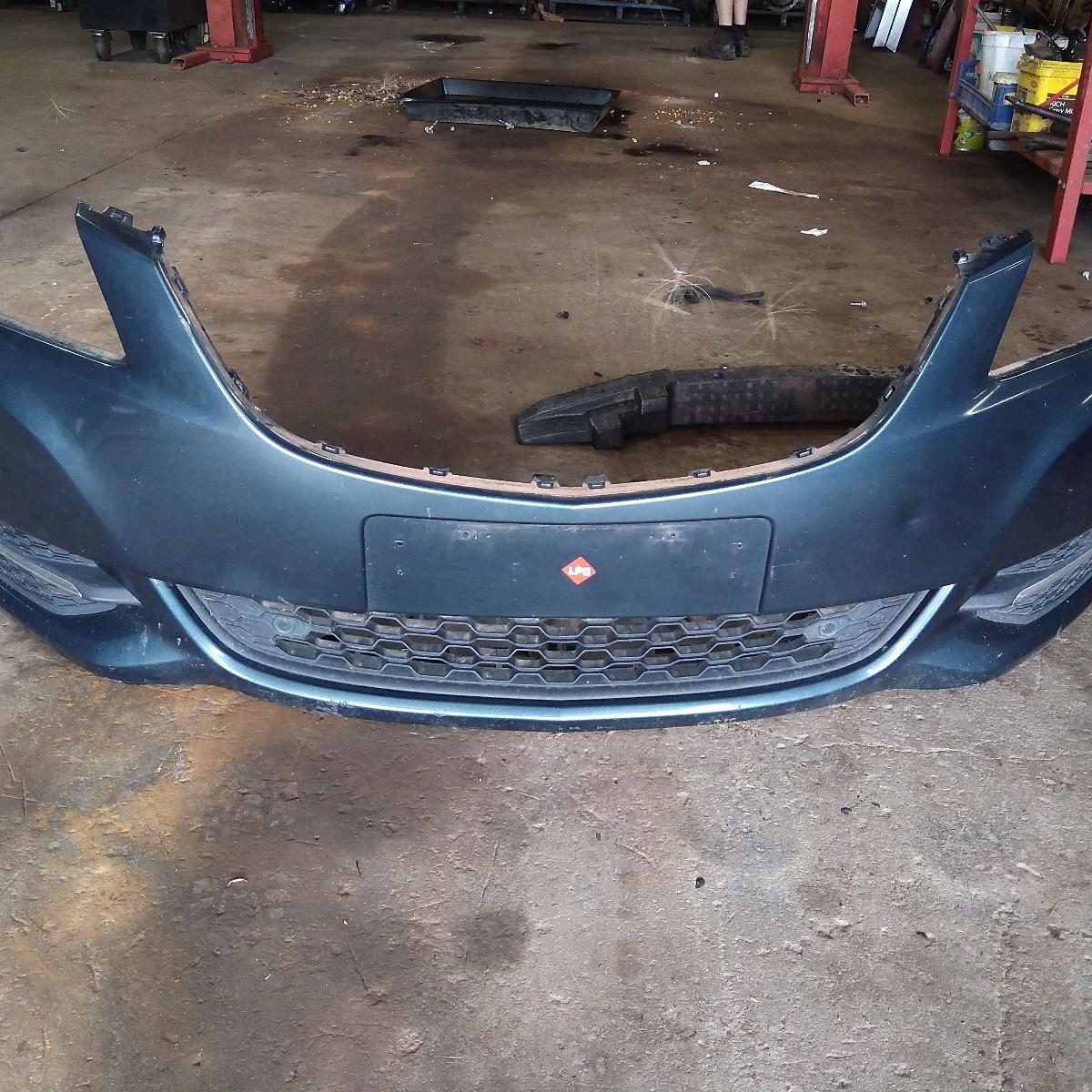 2013 HOLDEN COMMODORE FRONT BUMPER