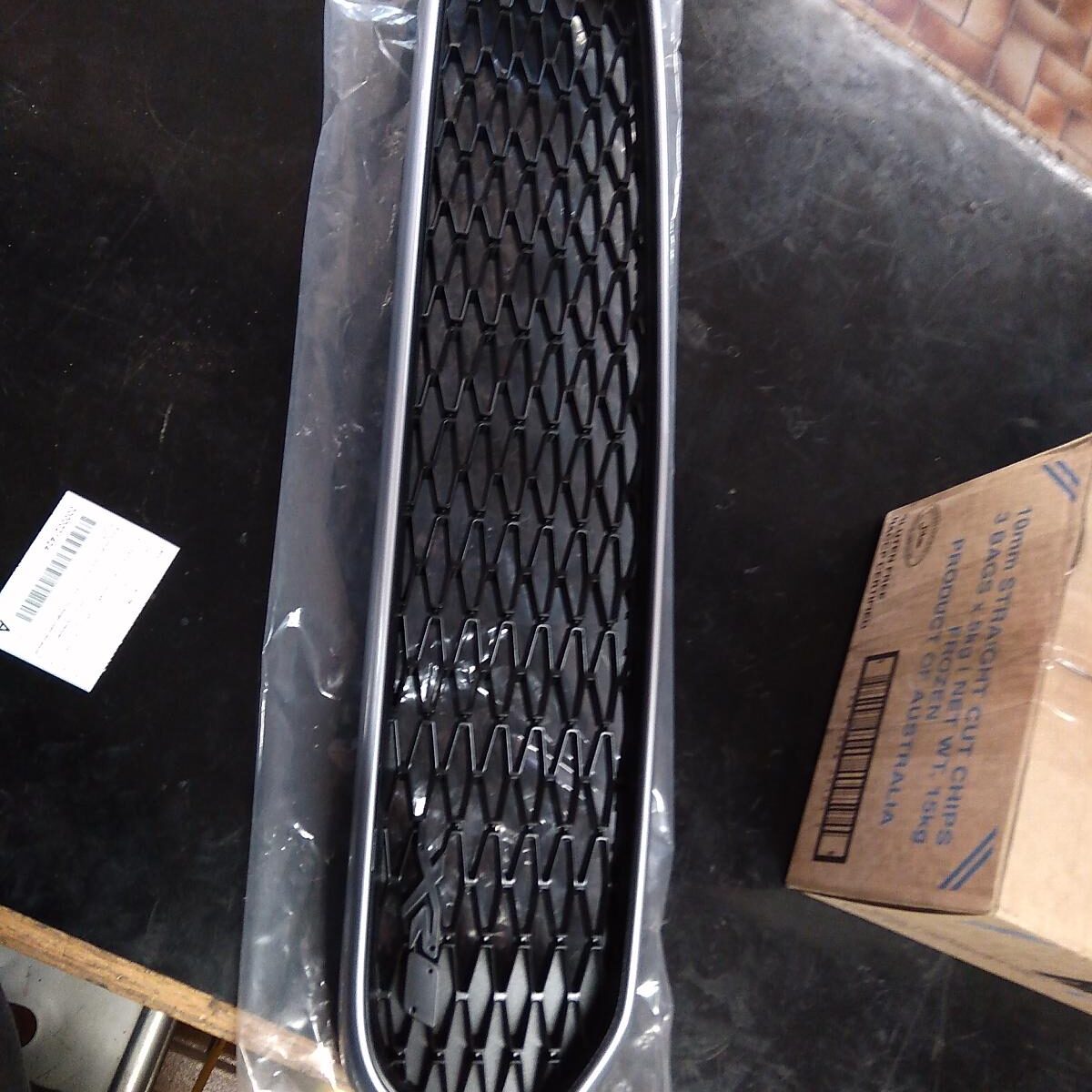 2016 FORD FALCON GRILLE