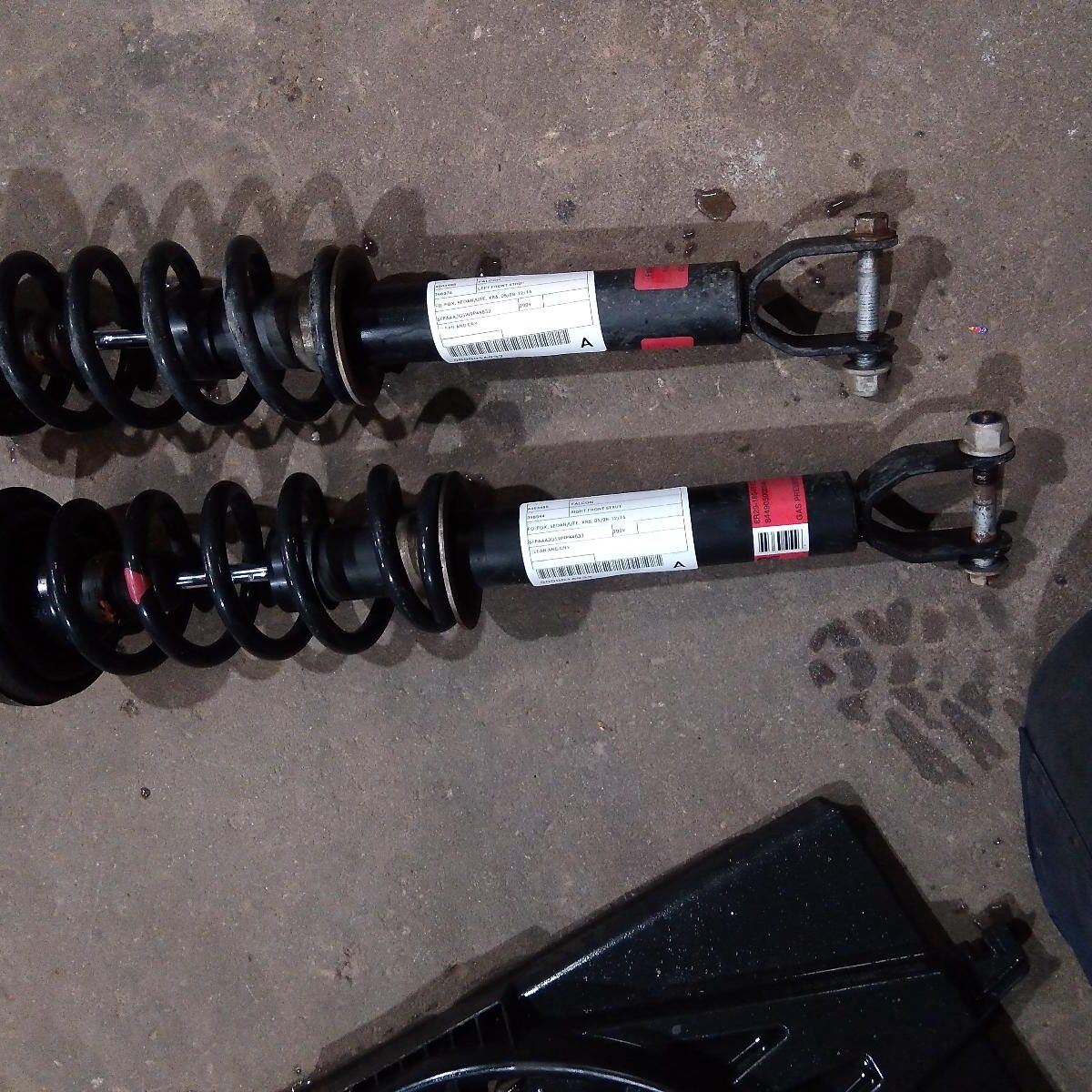 2009 FORD FALCON RIGHT FRONT STRUT