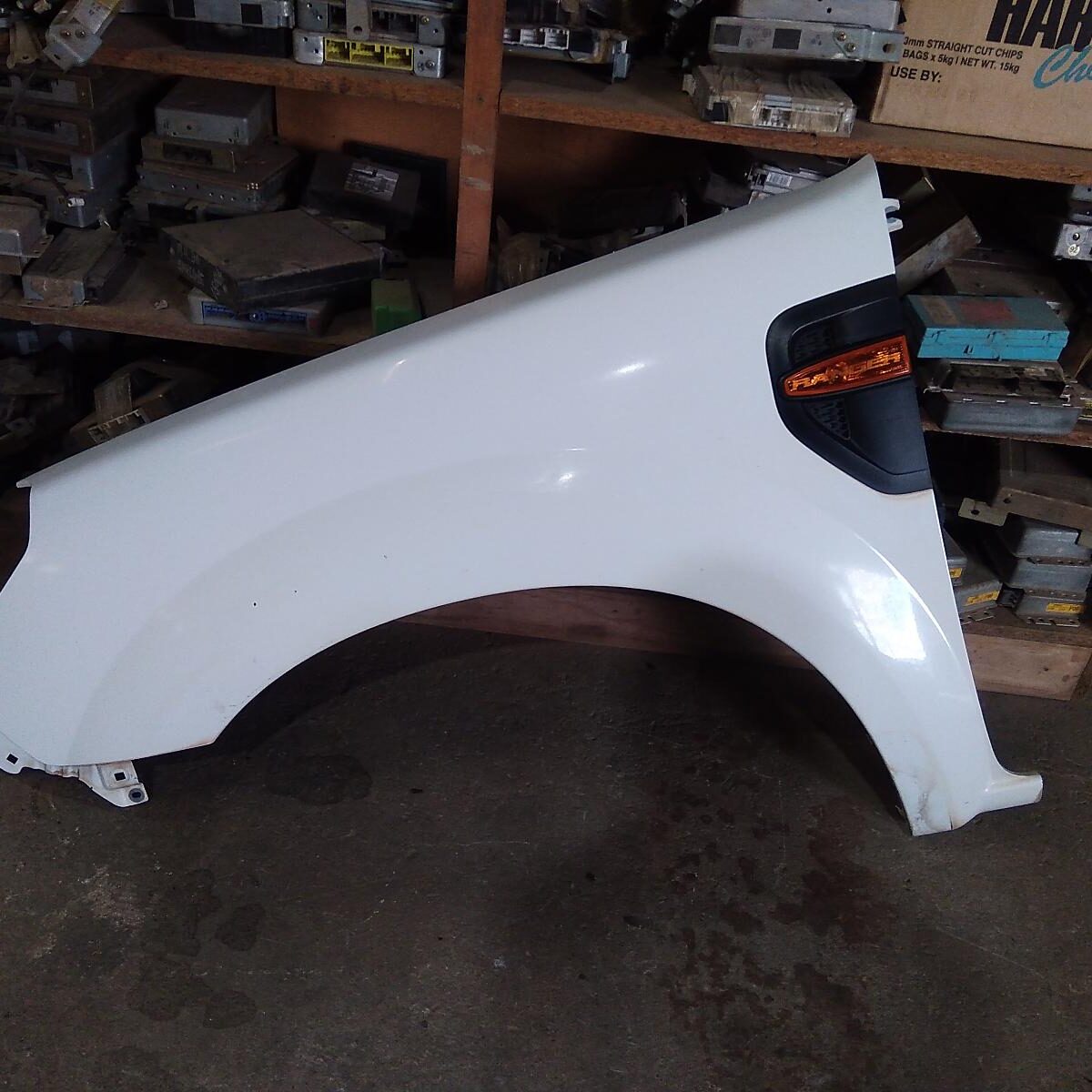 2010 FORD RANGER LEFT GUARD