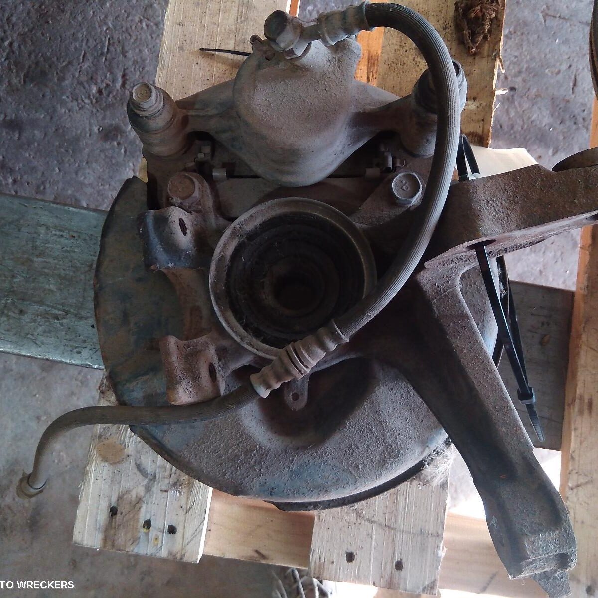 1983 TOYOTA CAMRY Right Front Hub Assembly