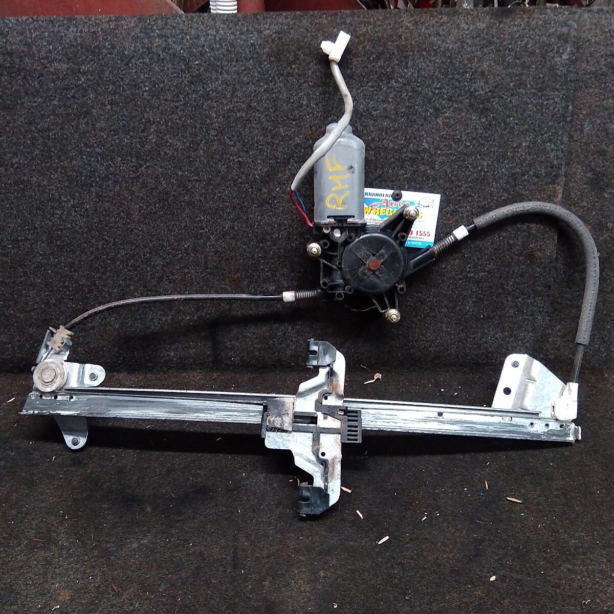 2003 FORD FALCON Right Front Window Reg/Motor