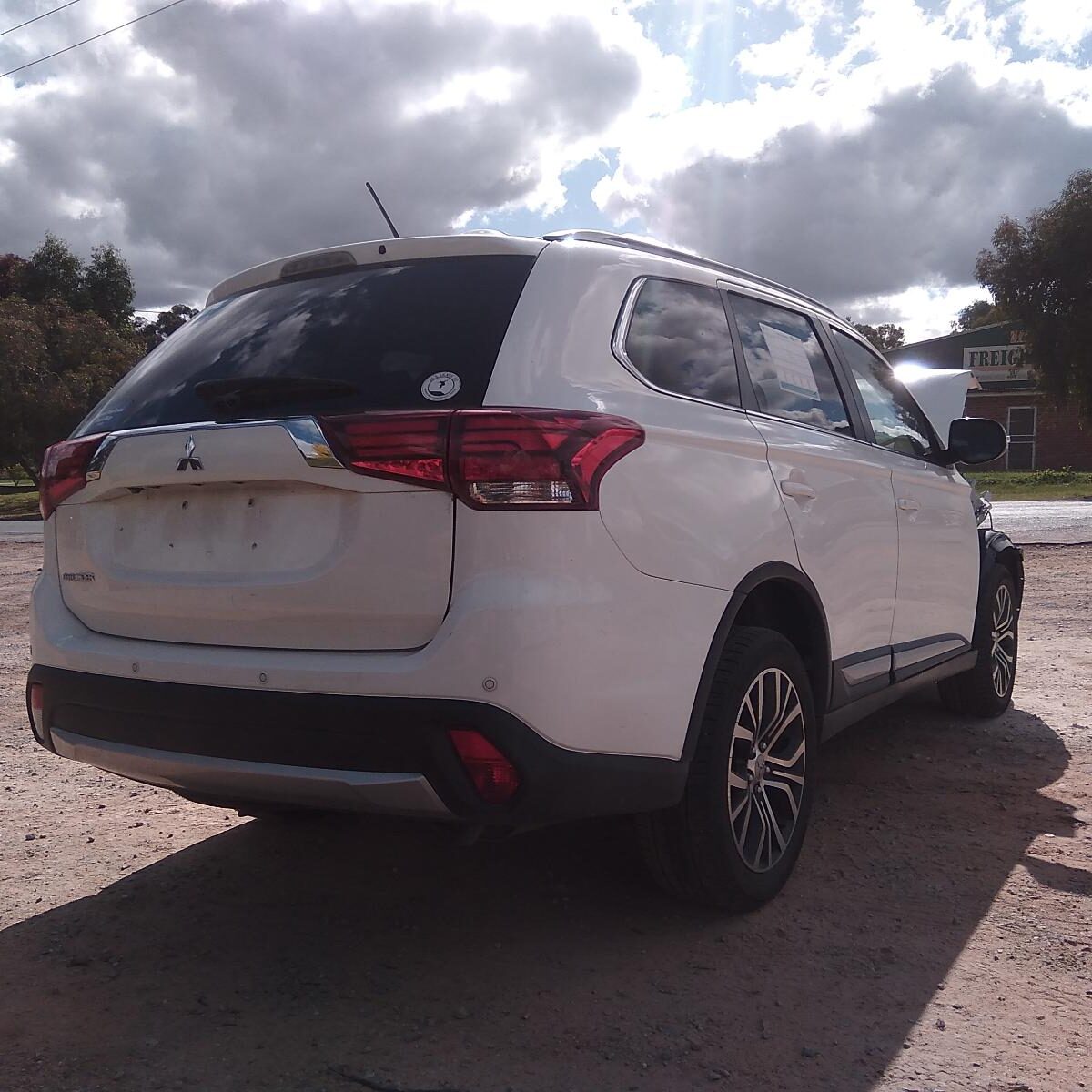 2015 MITSUBISHI OUTLANDER LEFT REAR DOOR/SLIDING