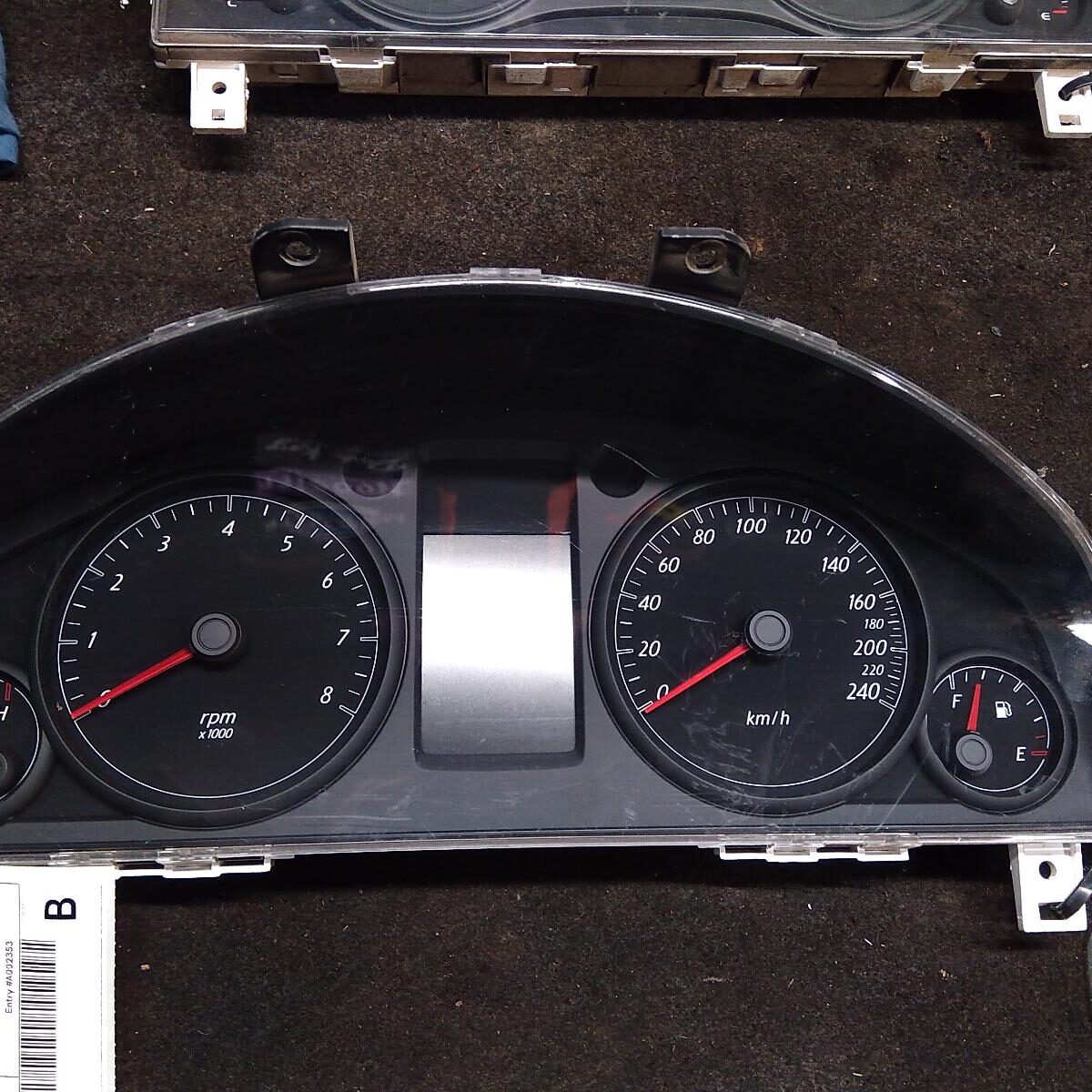 2008 HOLDEN COMMODORE INSTRUMENT CLUSTER