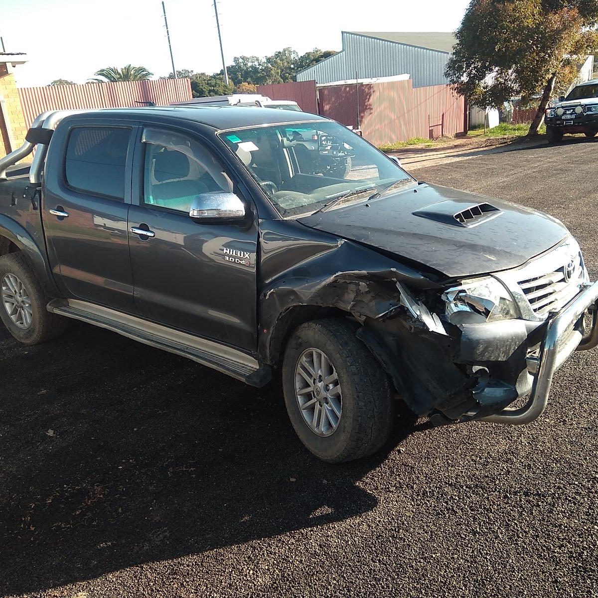 2011 TOYOTA HILUX TOWBAR