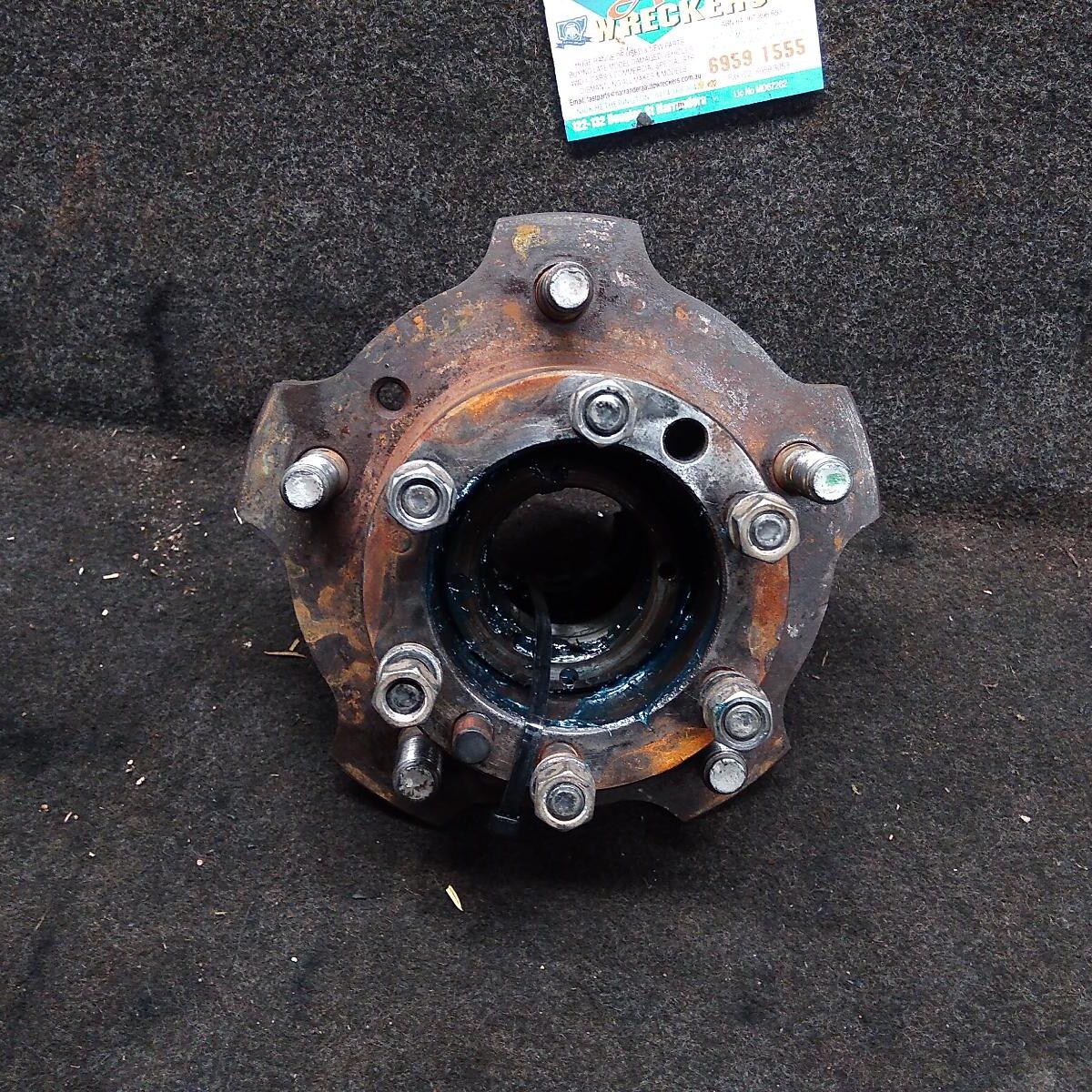 2018 TOYOTA LANDCRUISER LEFT REAR HUB ASSEMBLY