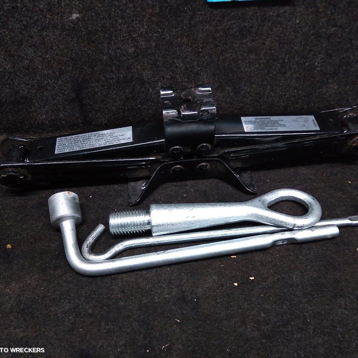 2009 MITSUBISHI OUTLANDER Jack/Tool Kit