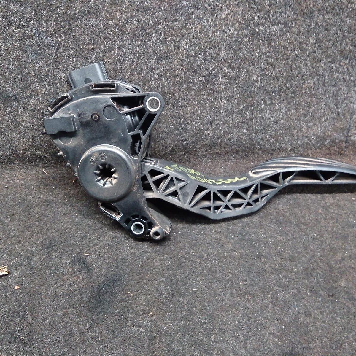 2016 NISSAN XTRAIL Pedal Assembly