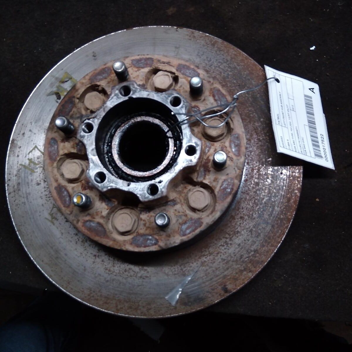 2012 NISSAN PATROL LEFT FRONT HUB ASSEMBLY