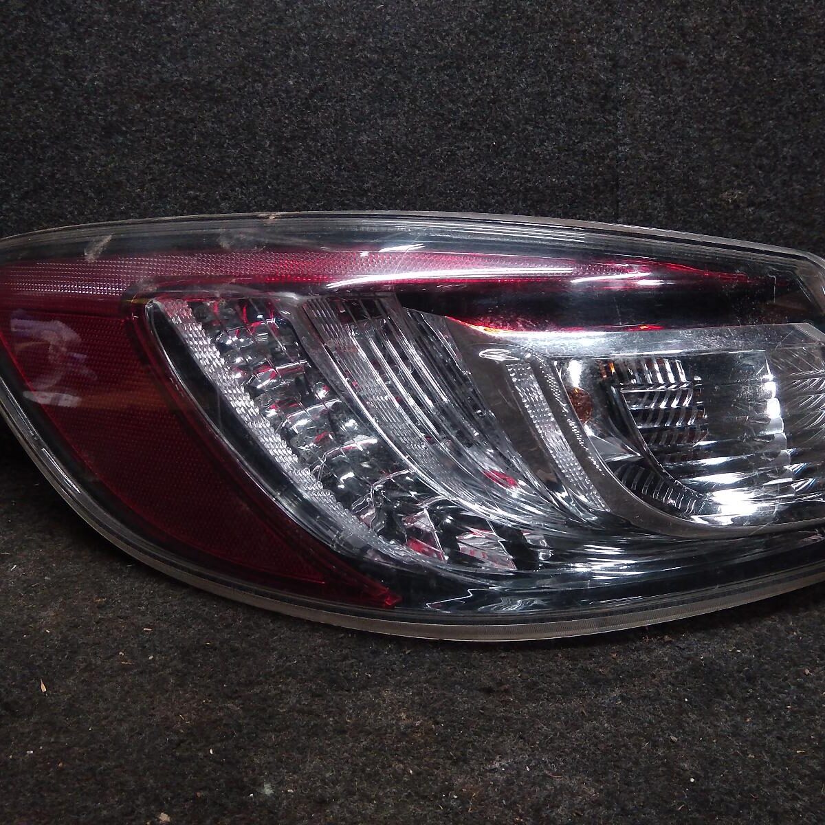 2010 MAZDA 3 LEFT TAILLIGHT