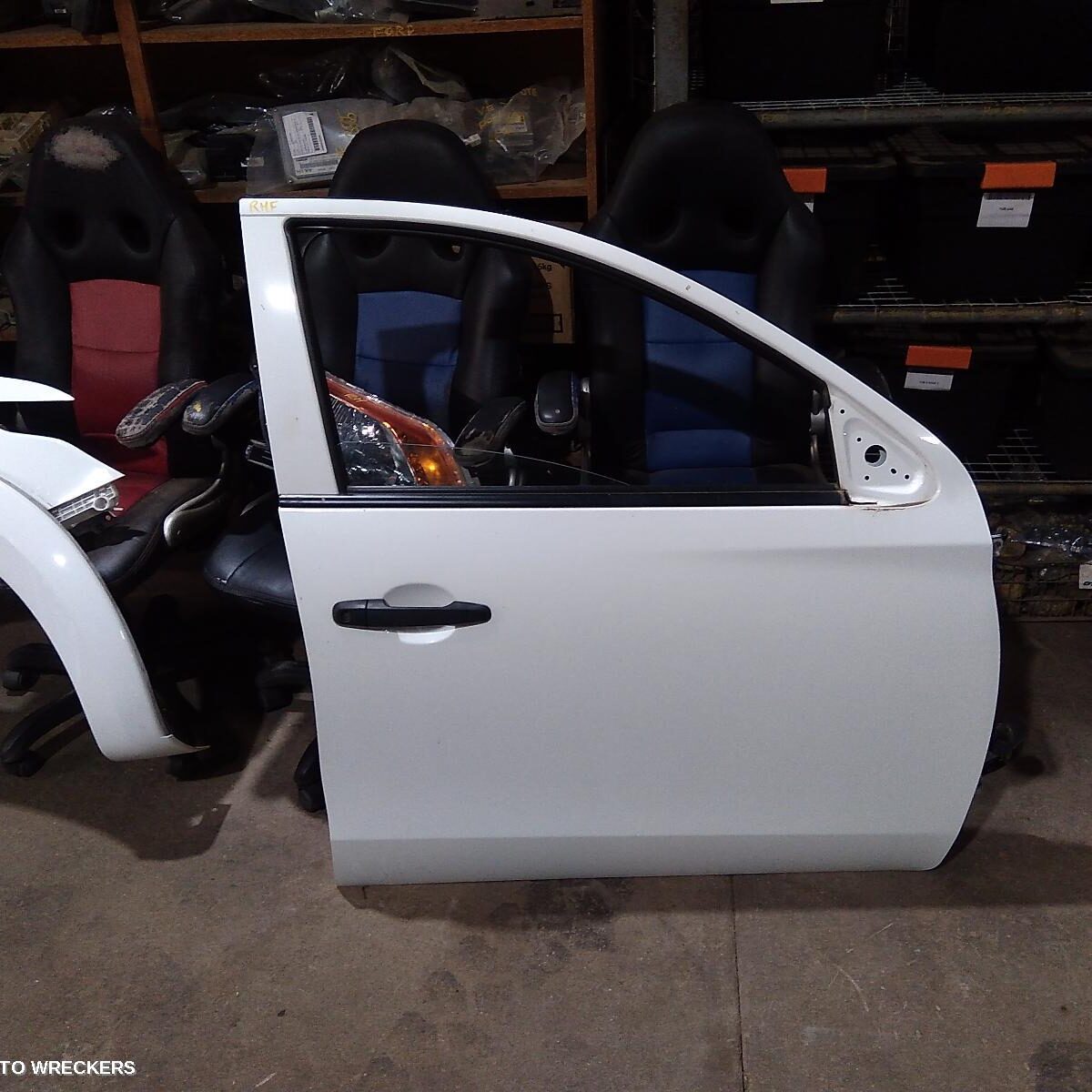 2018 MITSUBISHI TRITON Right Front Door
