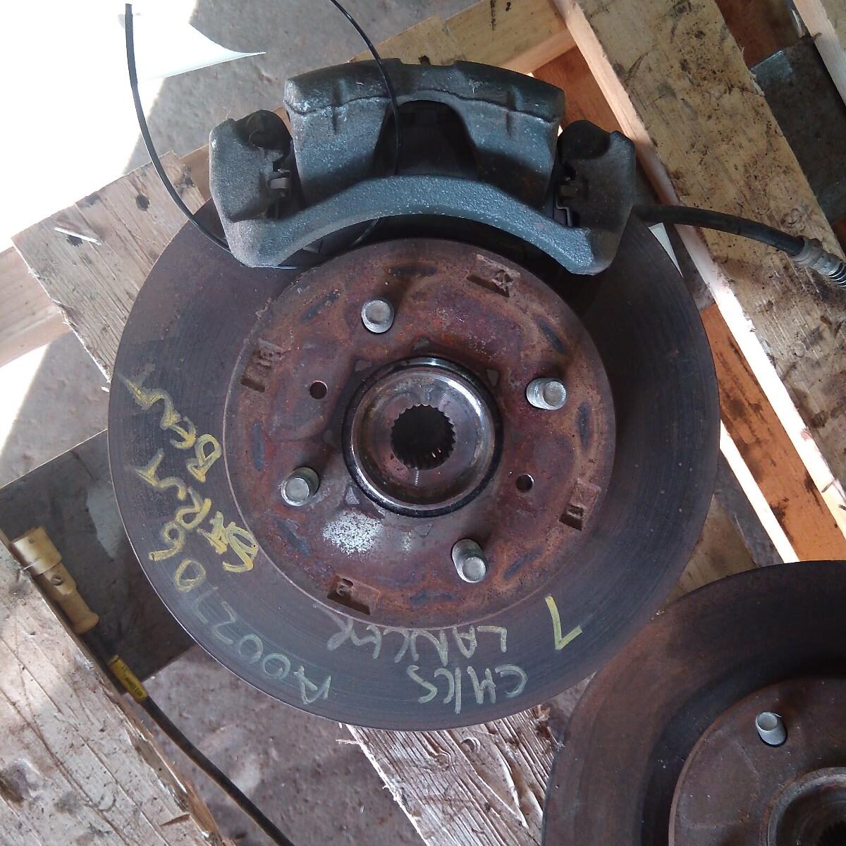 2003 MITSUBISHI LANCER LEFT FRONT HUB ASSEMBLY