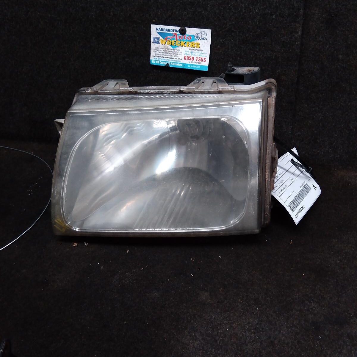 2004 TOYOTA HILUX Left Headlamp