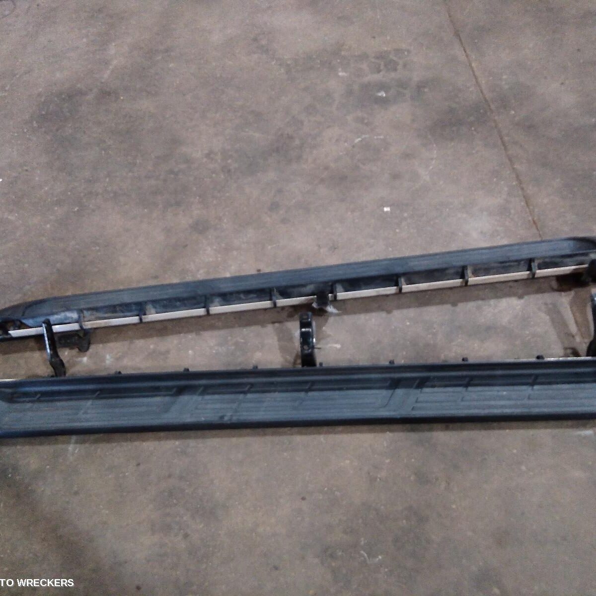 2017 TOYOTA HILUX Side Step/Skirt