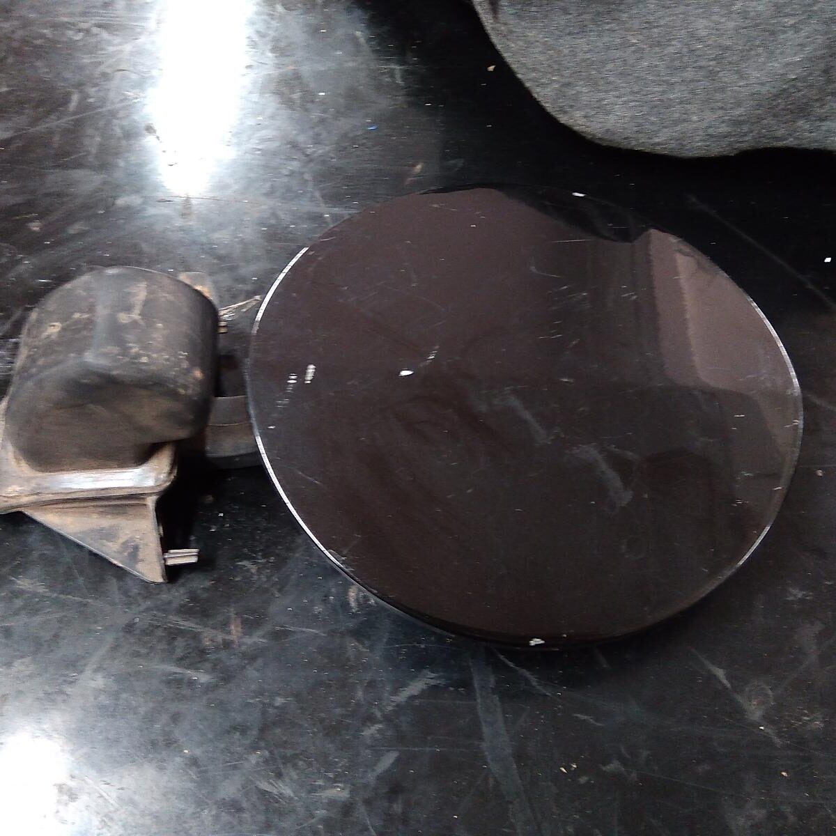 2009 HOLDEN COMMODORE FUEL DOOR / FILLER