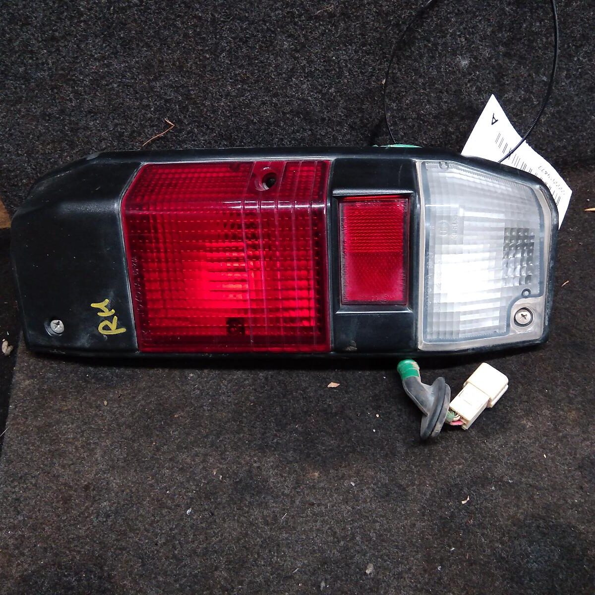 2012 TOYOTA LANDCRUISER RIGHT TAILLIGHT