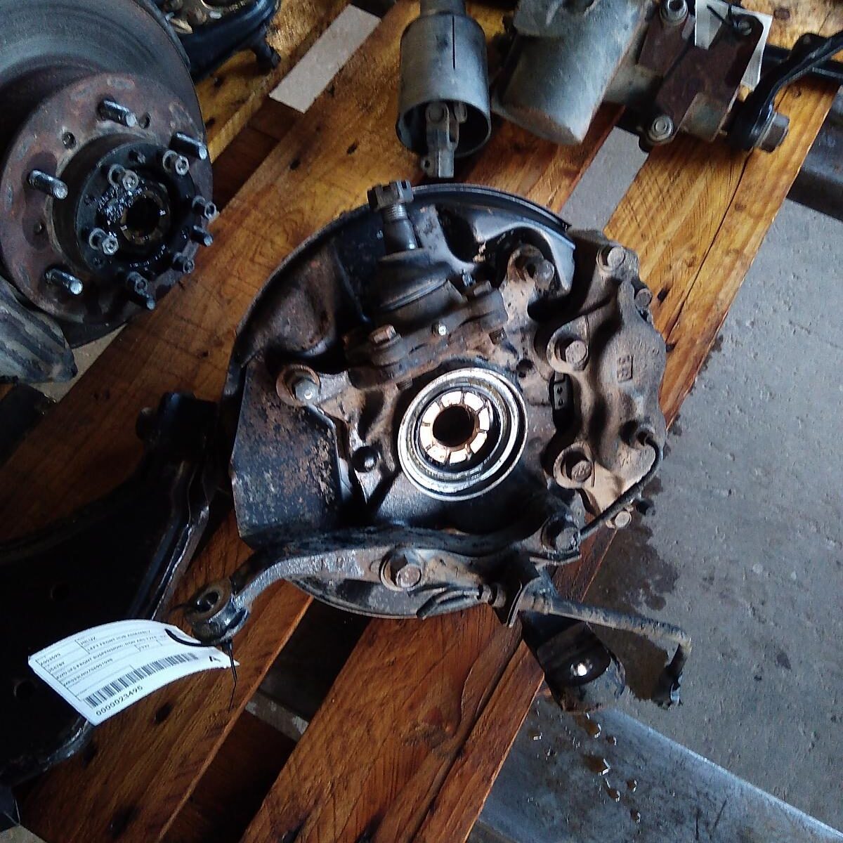 1999 TOYOTA HILUX Left Front Hub Assembly