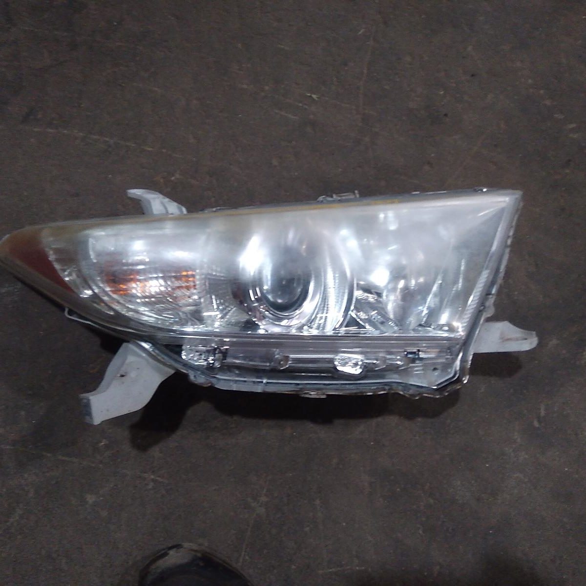 2013 TOYOTA KLUGER RIGHT HEADLAMP