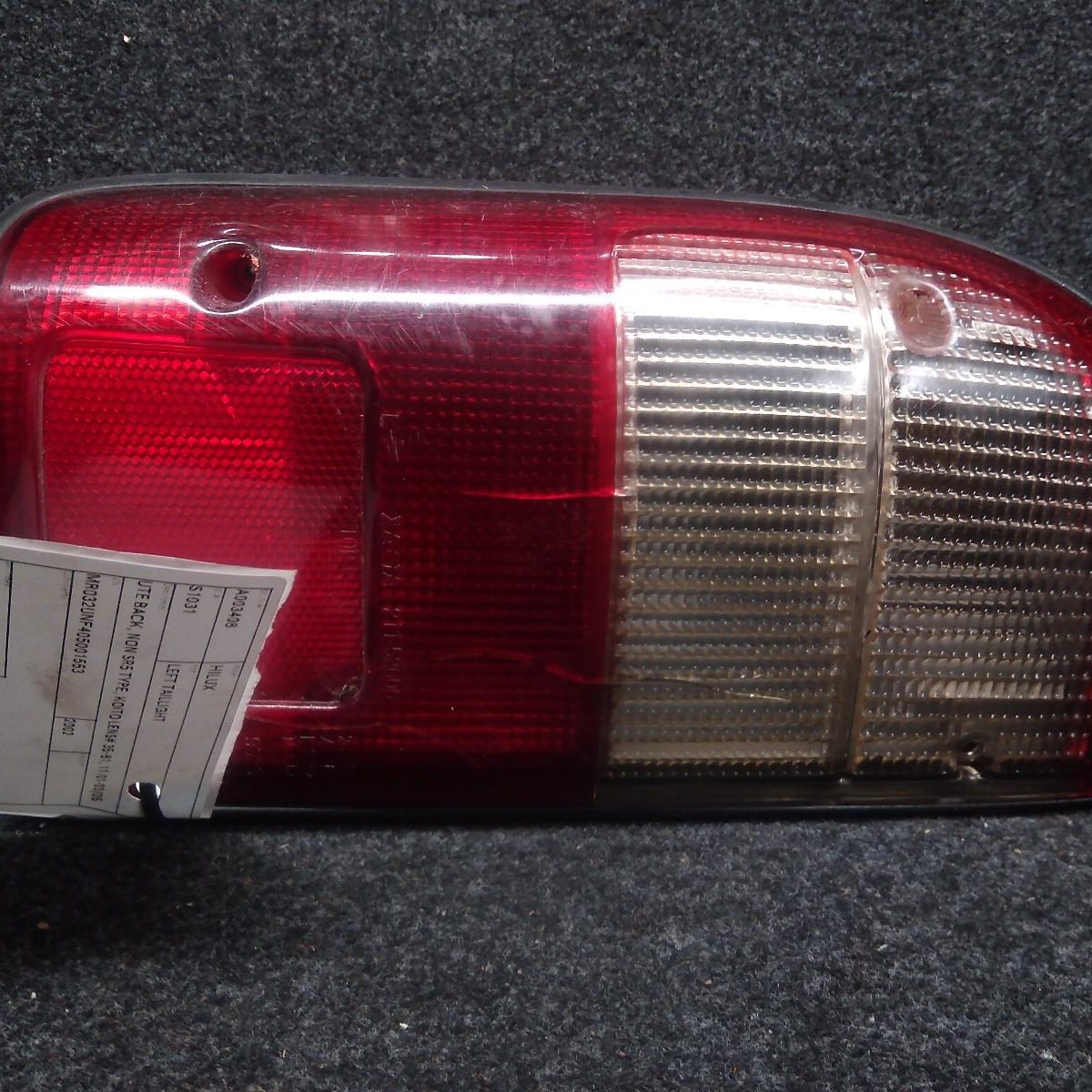 2002 TOYOTA HILUX LEFT TAILLIGHT