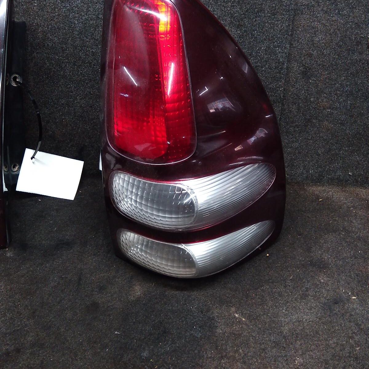 2005 TOYOTA PRADO RIGHT TAILLIGHT