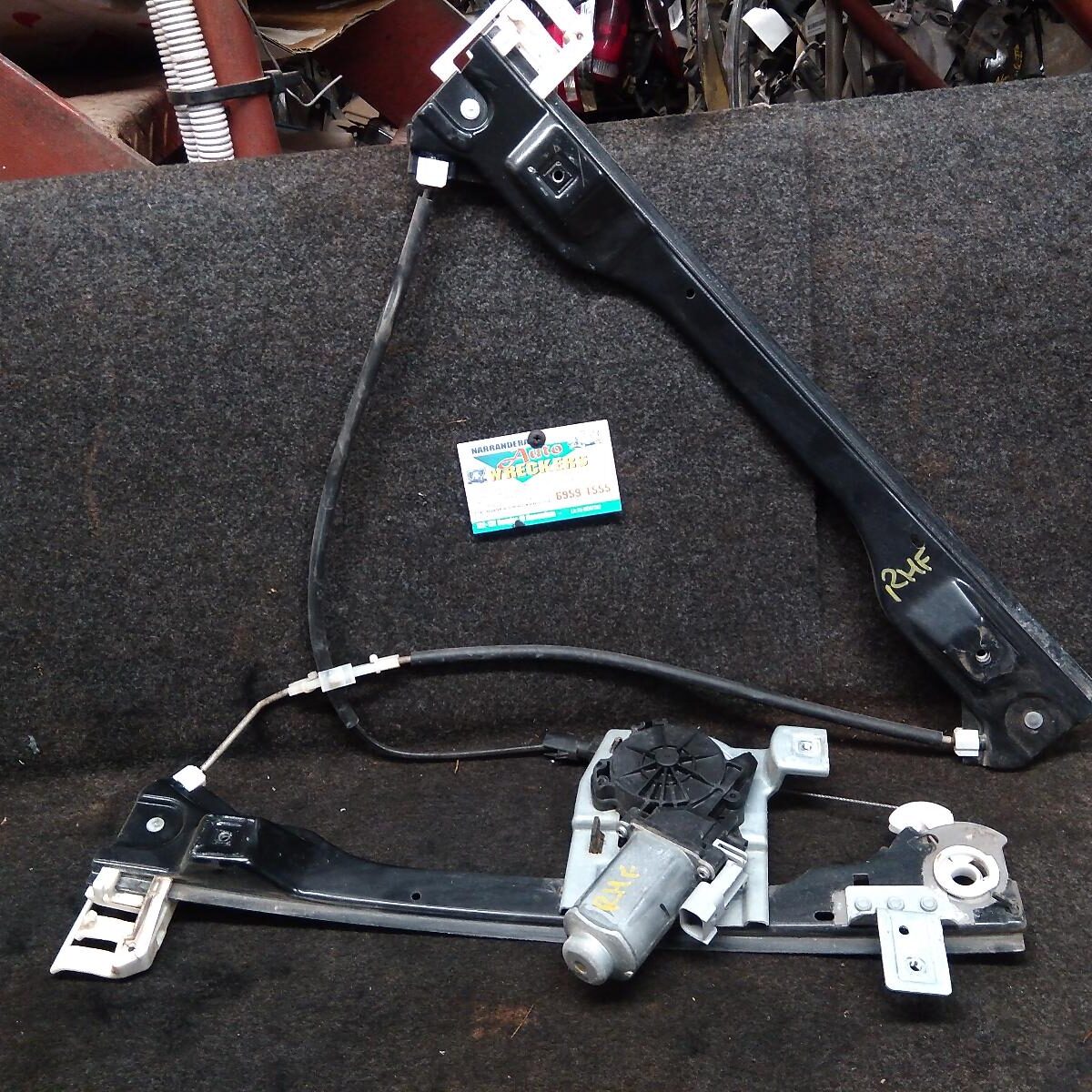 2010 FORD FALCON Right Front Window Reg/Motor