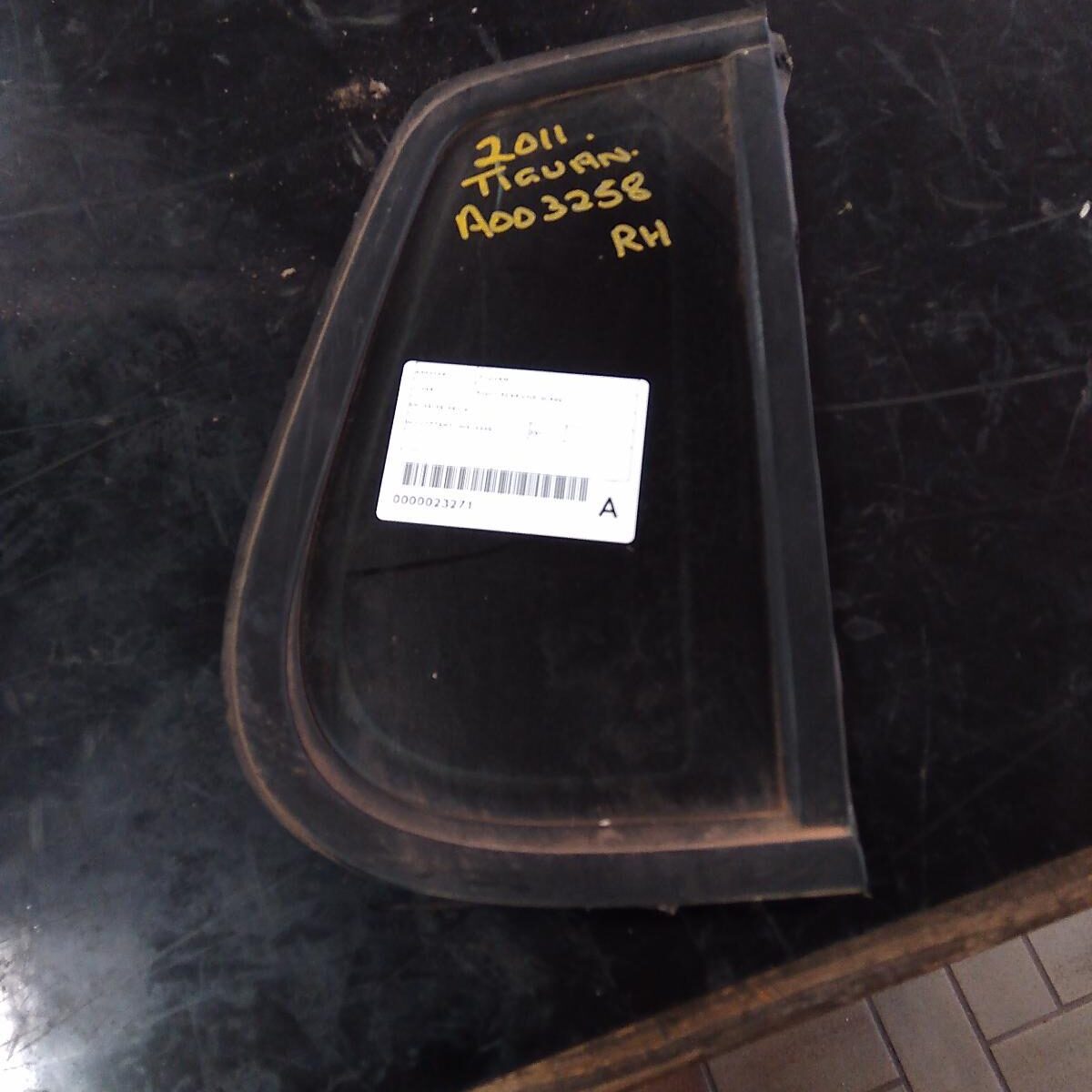 2011 VOLKSWAGEN TIGUAN Right Rear Side Glass