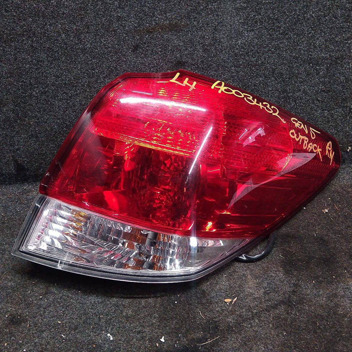 2010 SUBARU OUTBACK RIGHT TAILLIGHT