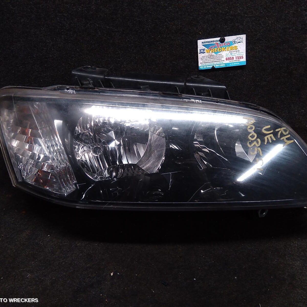 2006 HOLDEN COMMODORE Right Headlamp