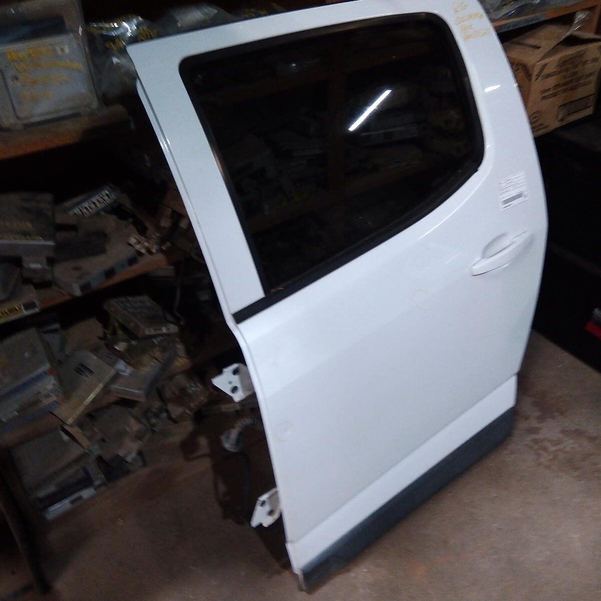 2015 HOLDEN COLORADO LEFT REAR DOOR/SLIDING