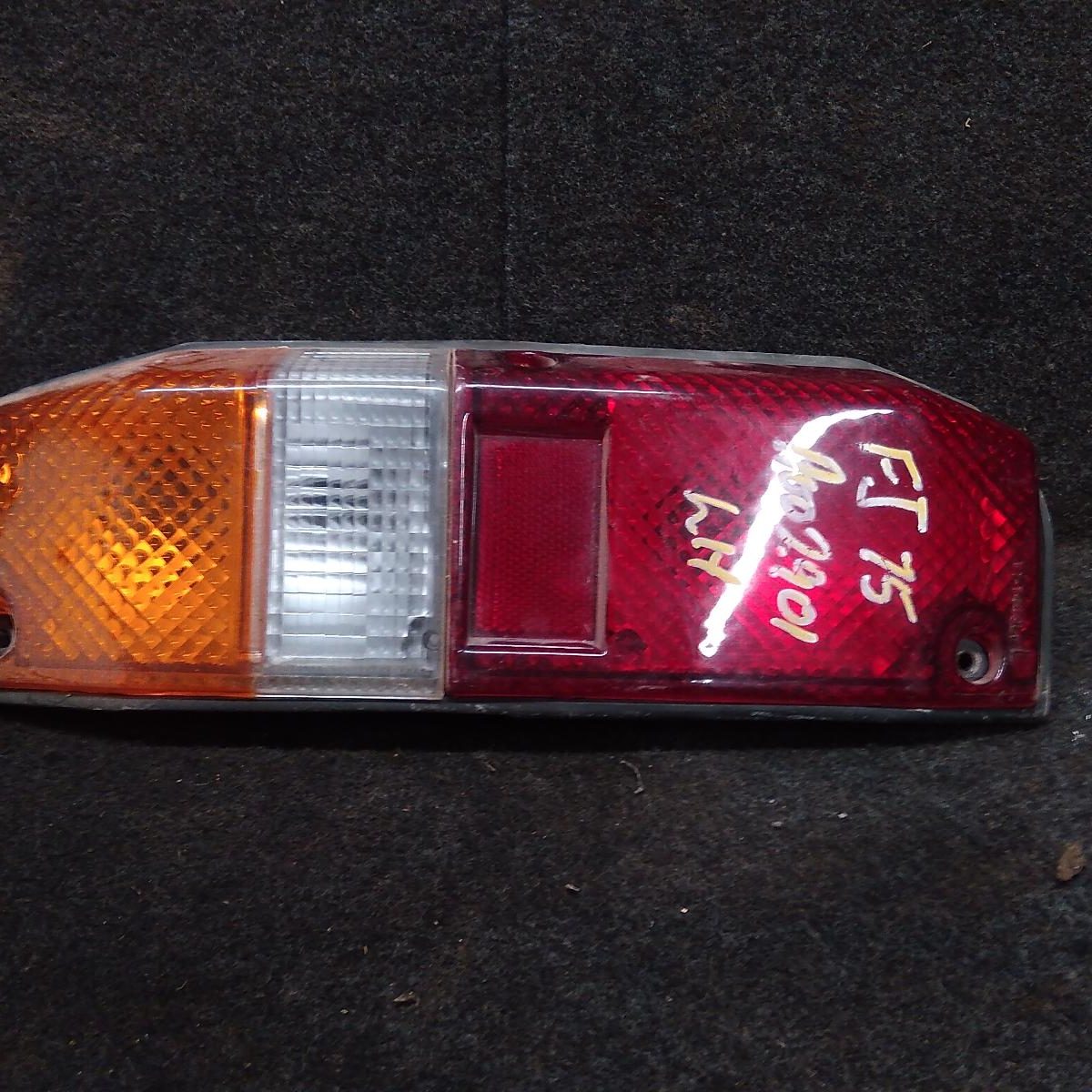 1992 TOYOTA LANDCRUISER LEFT TAILLIGHT