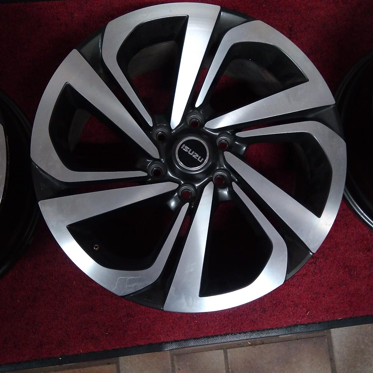 2023 ISUZU MU-X WHEEL MAG