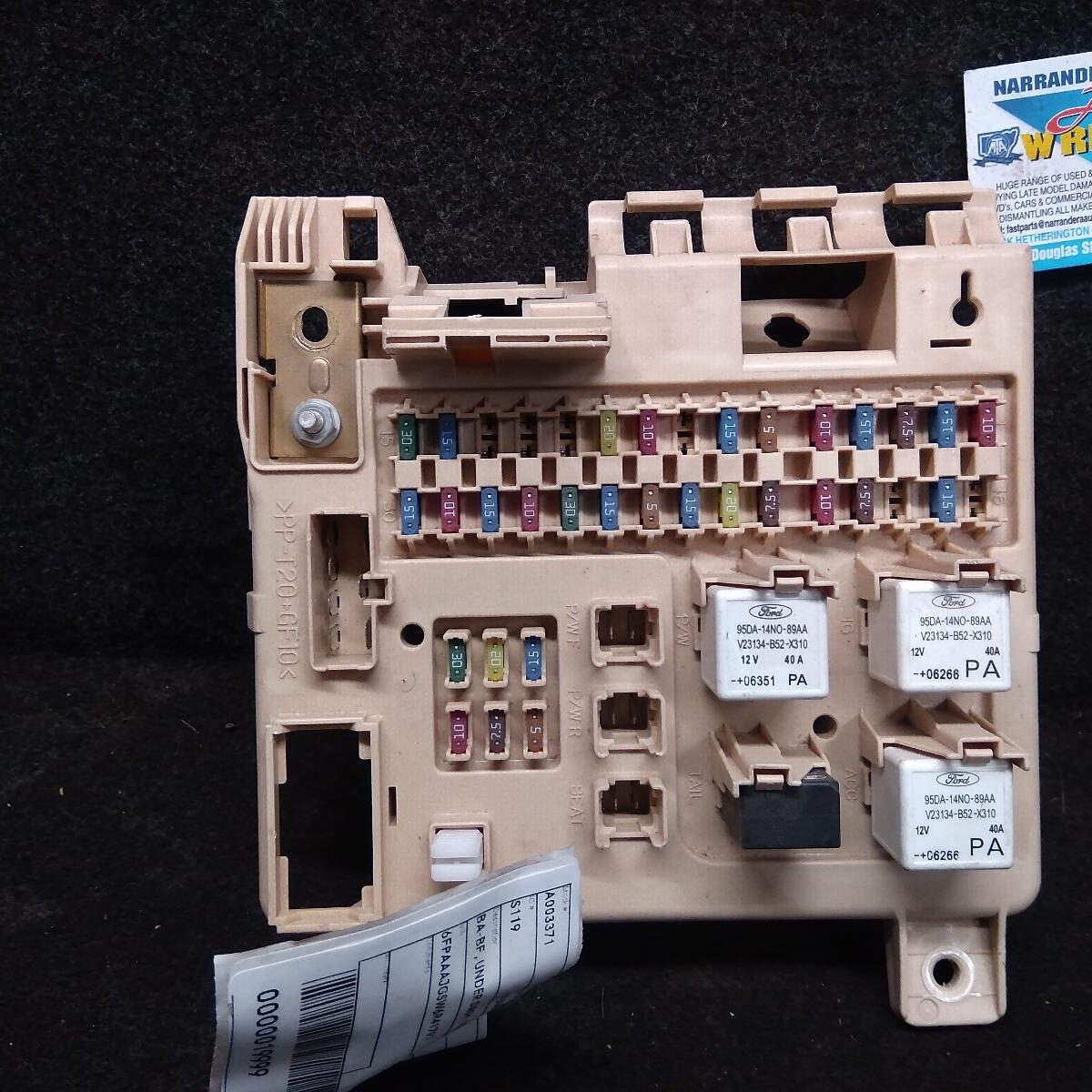 2007 FORD FALCON FUSE BOX
