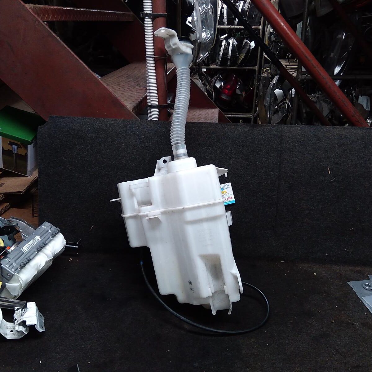 2013 TOYOTA RAV4 WASHER BOTTLE