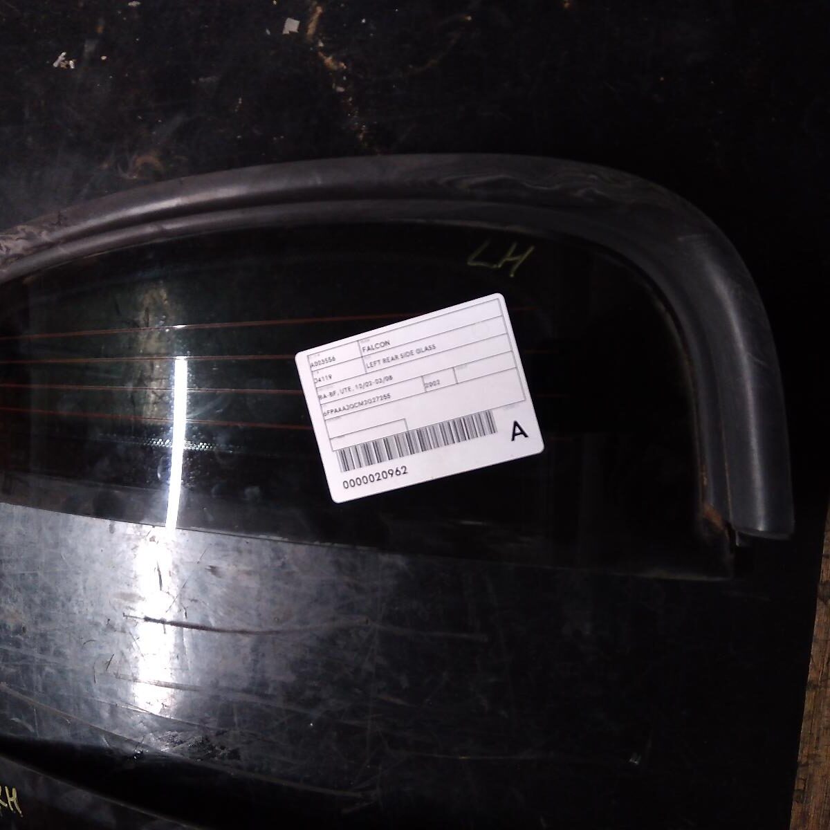 2002 FORD FALCON LEFT REAR SIDE GLASS