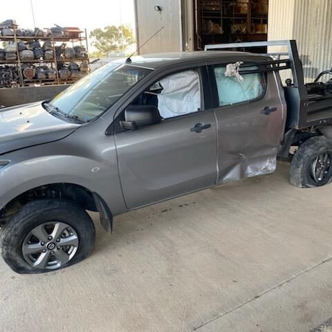 2016 MAZDA BT50 RIGHT FRONT DOOR