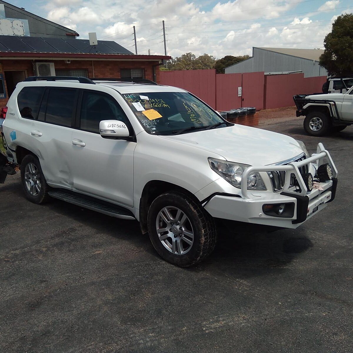 2012 TOYOTA PRADO LEFT REAR SIDE GLASS