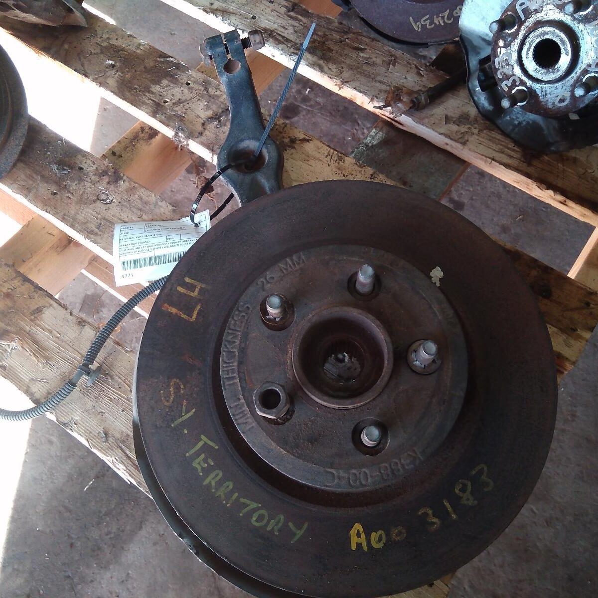 2006 FORD TERRITORY LEFT FRONT HUB ASSEMBLY
