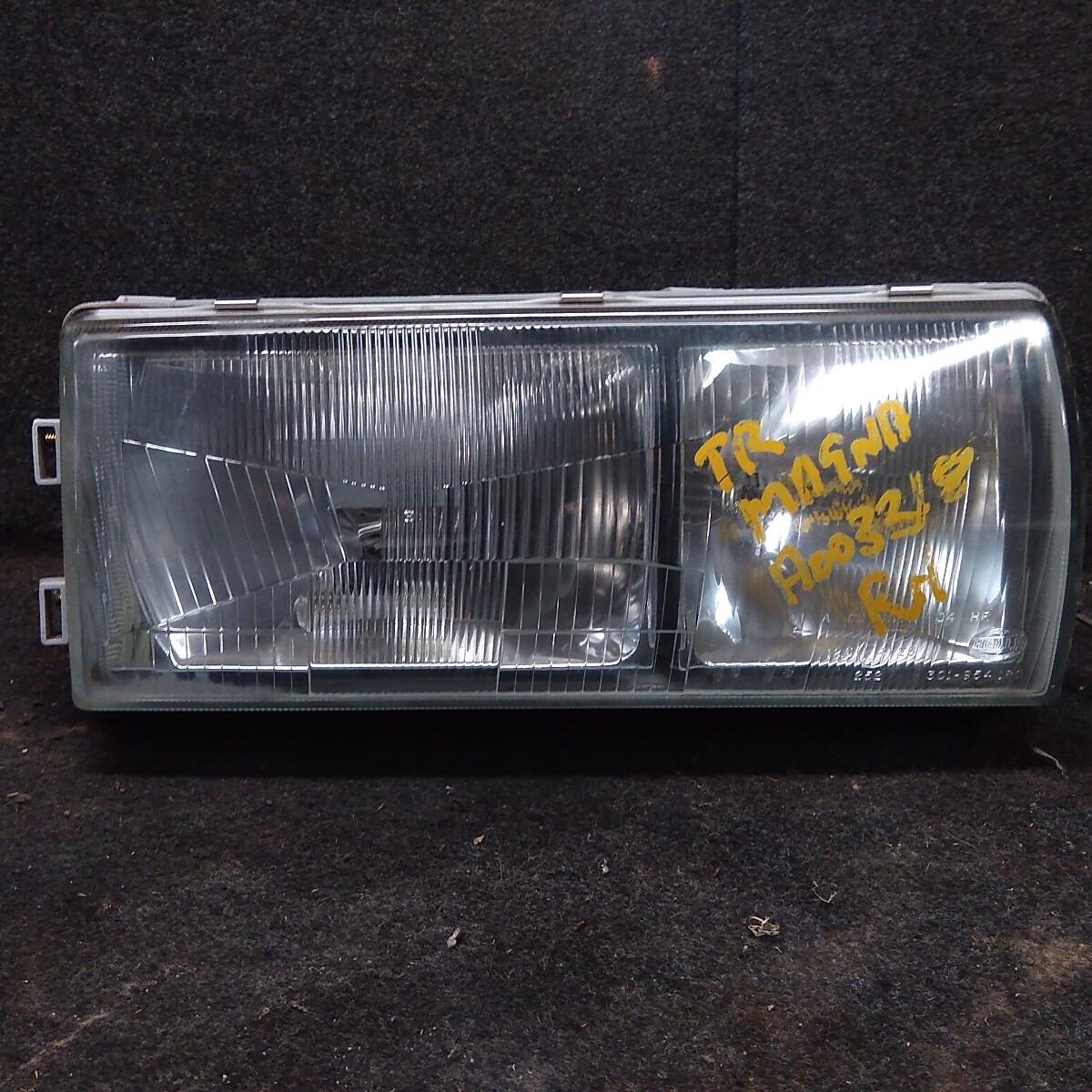 1993 MITSUBISHI MAGNA RIGHT HEADLAMP