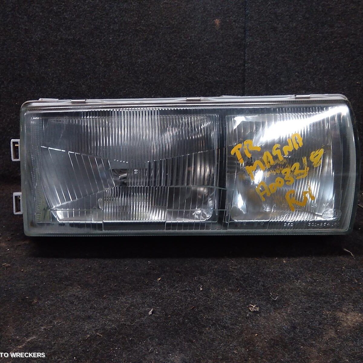 1993 MITSUBISHI MAGNA Right Headlamp