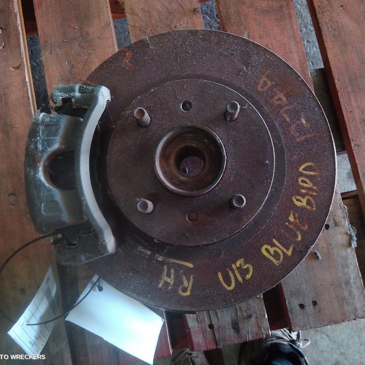 1997 NISSAN BLUEBIRD Right Front Hub Assembly