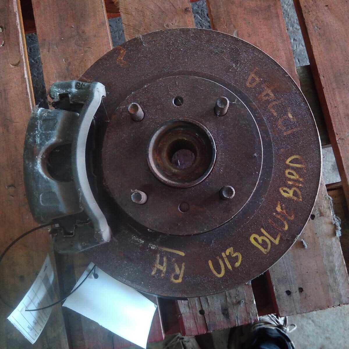 1997 NISSAN BLUEBIRD RIGHT FRONT HUB ASSEMBLY