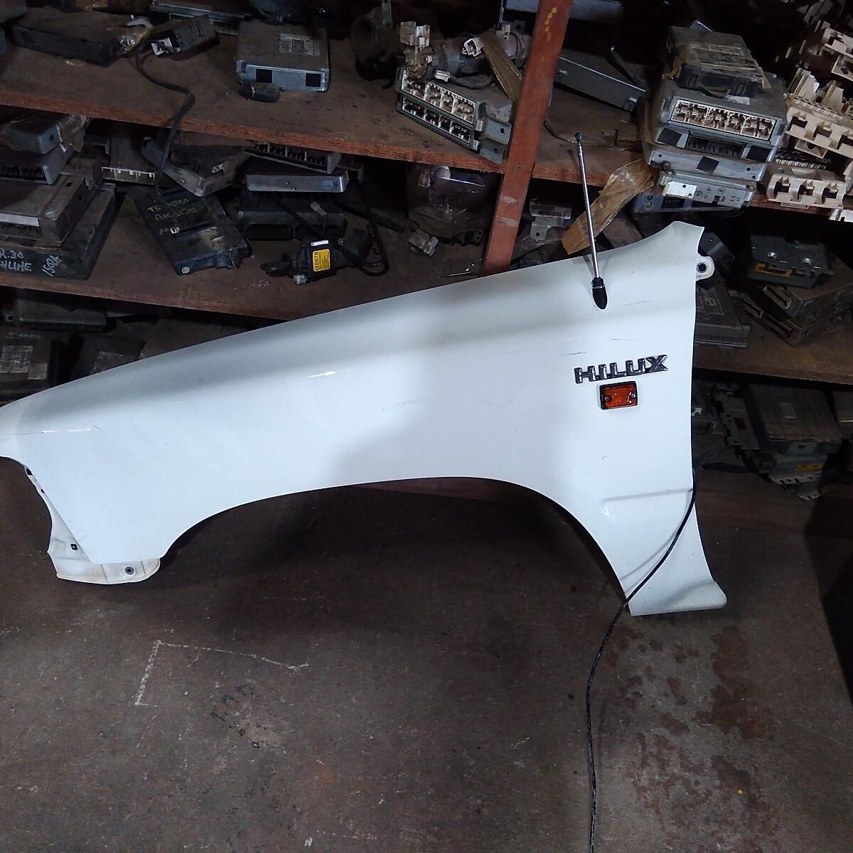 1996 TOYOTA HILUX LEFT GUARD