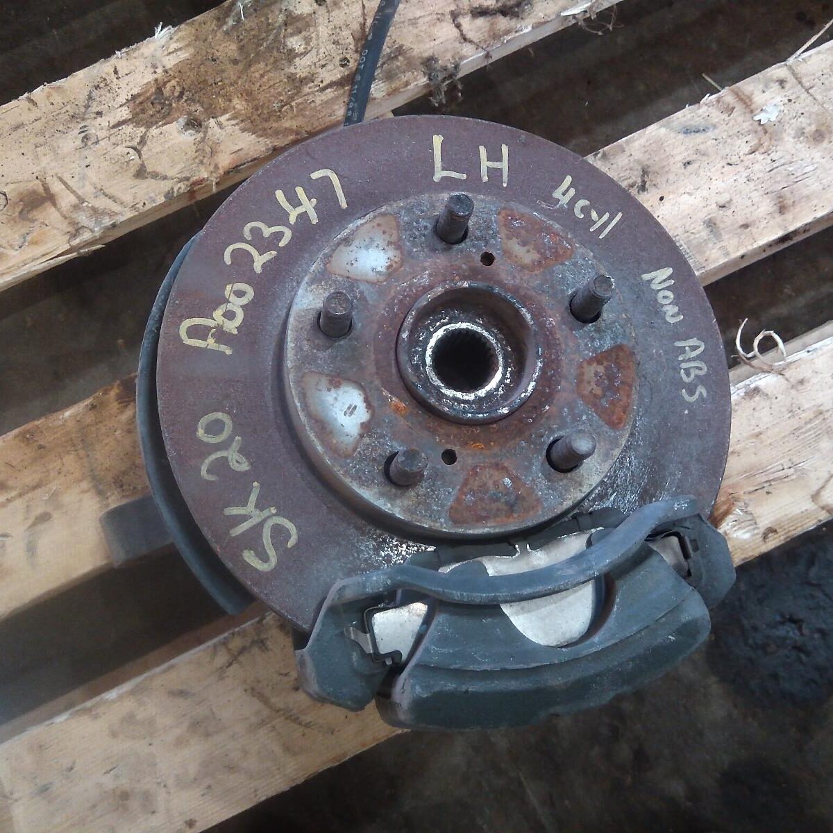 1999 TOYOTA CAMRY LEFT FRONT HUB ASSEMBLY