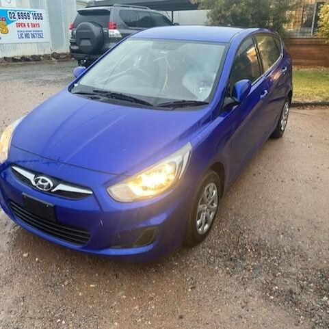 2014 HYUNDAI ACCENT RIGHT GUARD