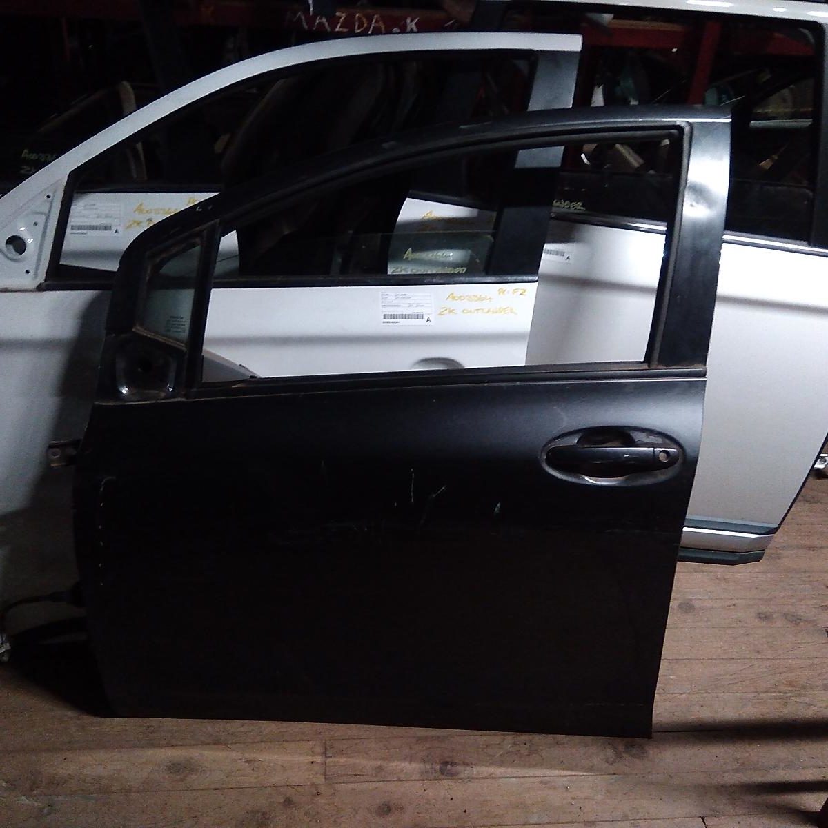 2010 TOYOTA YARIS LEFT FRONT DOOR